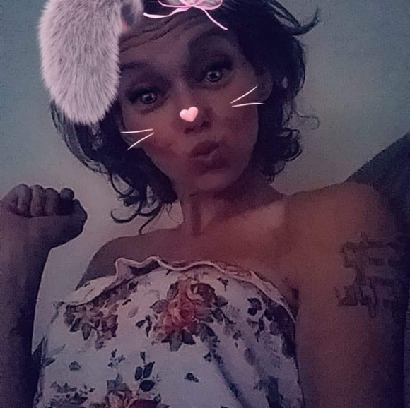 Meet your Posher, Amanda - Picture 2 of 8